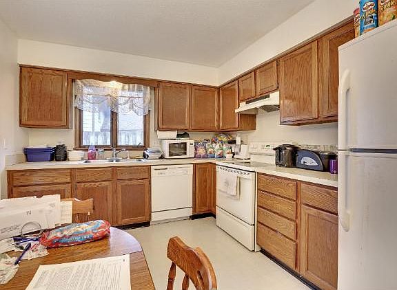 4th image of 8141 Douglas Ct N