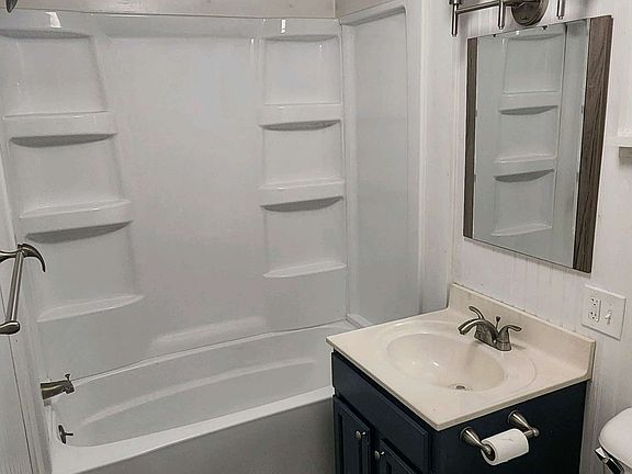 2nd image of 600 W C St