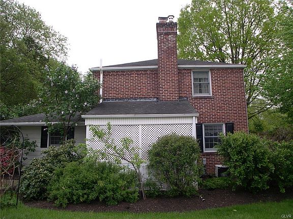 4th image of 2044 Fernway Ave