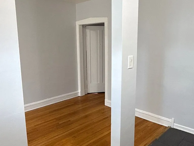SPACIOUS 2 BEDROOM APARTMENTS AVAILABLE — Photo 83