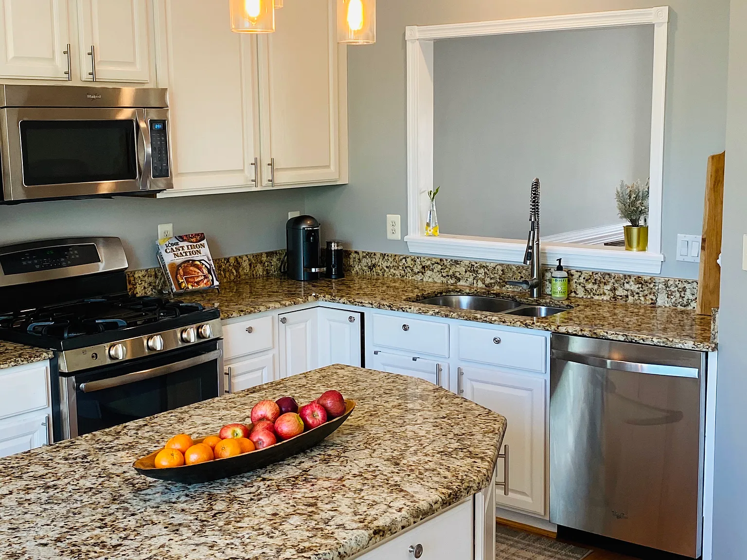 4 bed, 2144 sqft, $3,495 — Photo 3