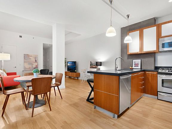 3rd image of 59 John St APT 6H