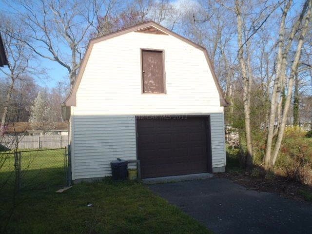 2nd image of 317 E Lillian St