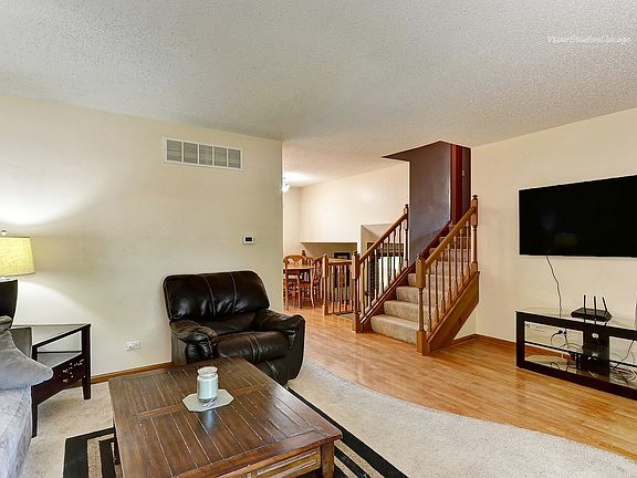 4th image of 30W105 Arlington Ct