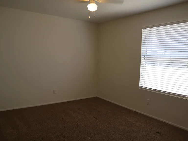 4240 W Hatcher Rd — Photo 28