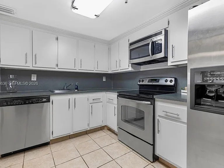 2625 Collins Ave #702 — Photo 10