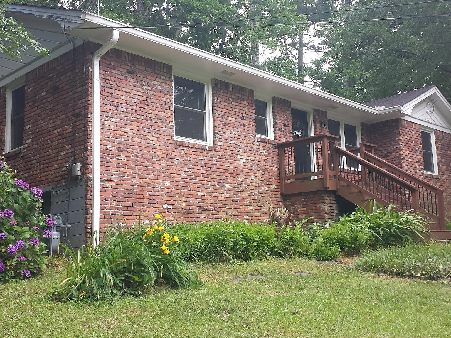 3 bed, 1.5 bath, 1200 sqft, $1,950 — Photo 2