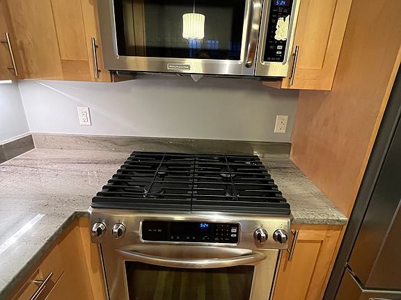 5th image of 80 Webster Ave #4K