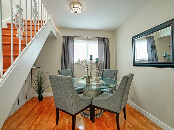 5th image of 394 Gardenside Ave