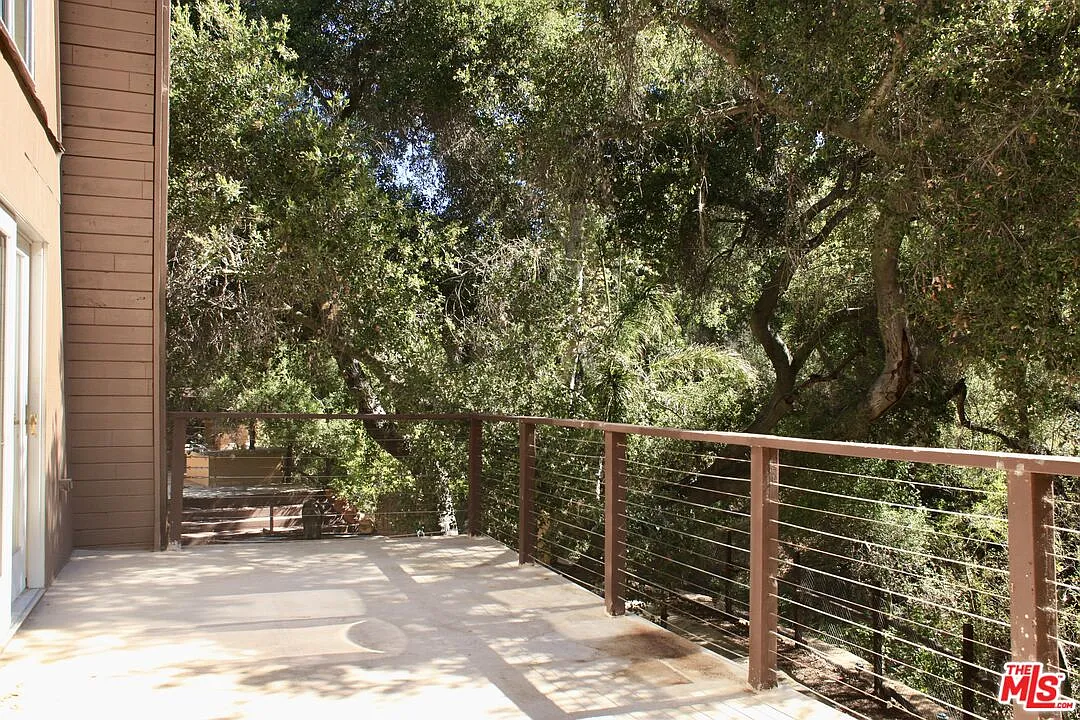 3 bed, 2.0 bath, 1323 sqft, $6,000 — Photo 3
