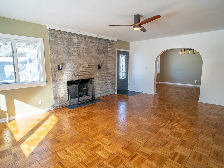 1014 W Springfield Ave — Photo 3