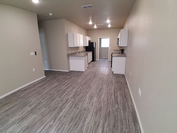 3rd image of 322 N Avenue B #C