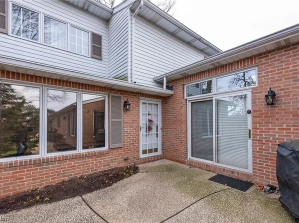 2581 Falmouth Rd, Akron, OH 44333