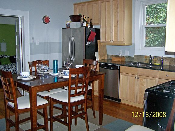 elegant kitchen w/ SS appl.