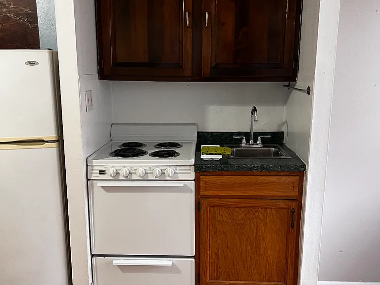 1121 Spruce St #4R — Photo 6