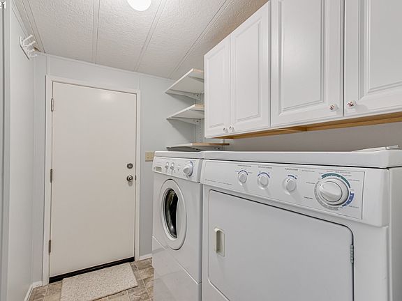 3rd image of 17401 SE 39th St
