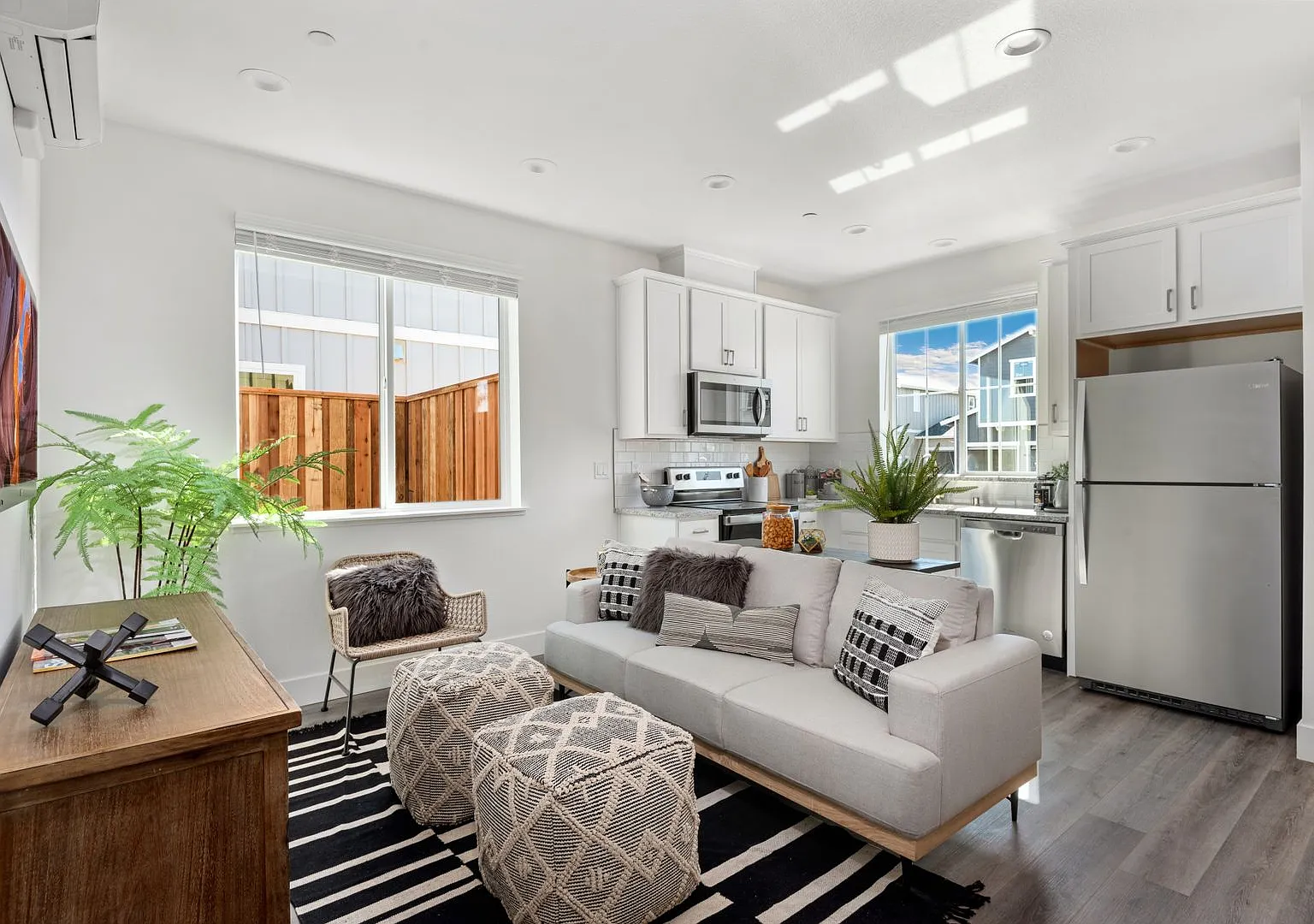 Welcome Home to this 2 bed 1 bath upper unit with side back yard — Photo 1