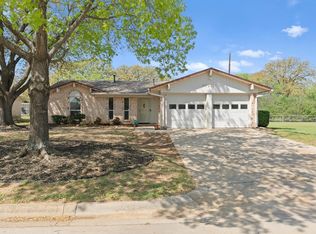 201 Bluebird Cir, Denton, TX 76209