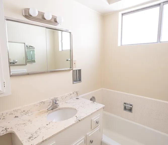 452 W Wilson Ave — Photo 12