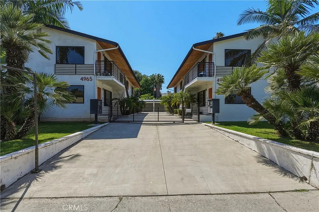 Building Photo - 4965 Kester Ave #4