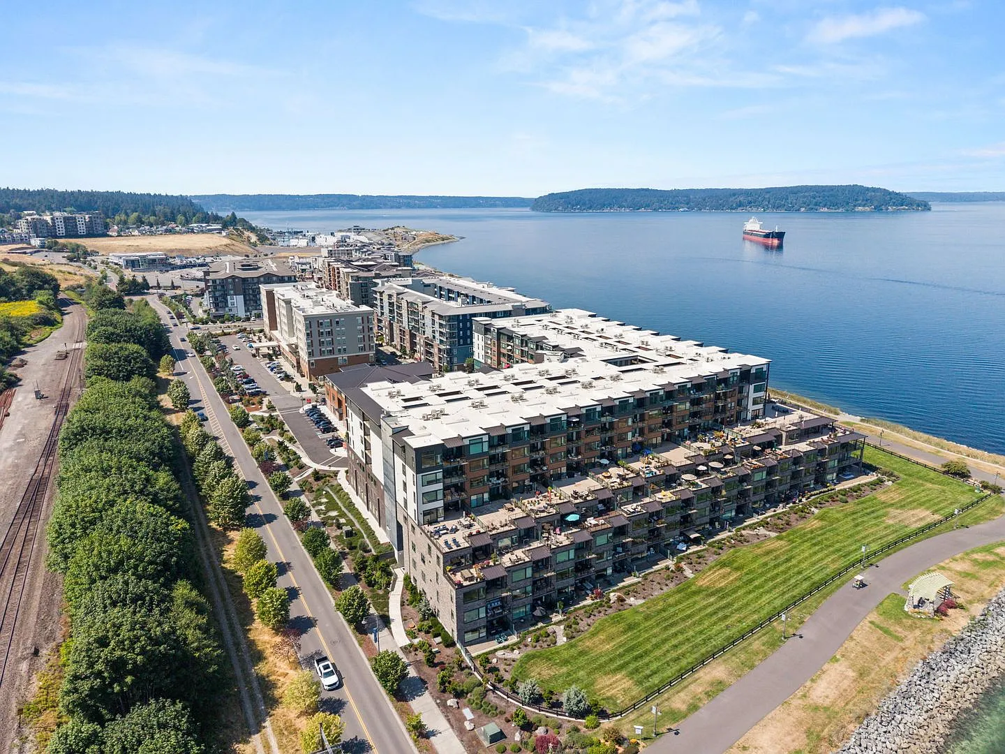 Stunning 7th-Floor Point Ruston Condo with Panoramic Views! — Photo 3