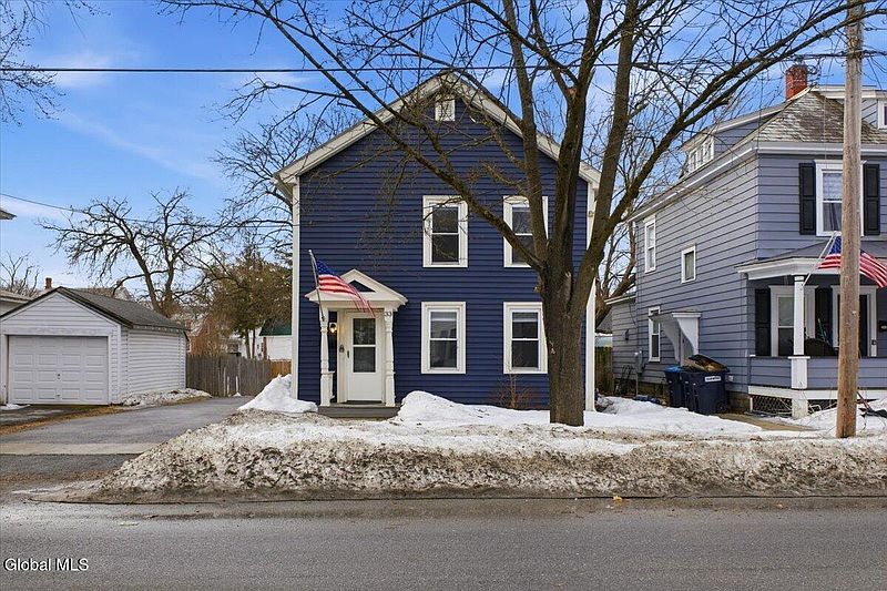 2nd image of 33 Fulton Street