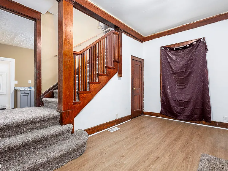 5421 Toledo St — Photo 9