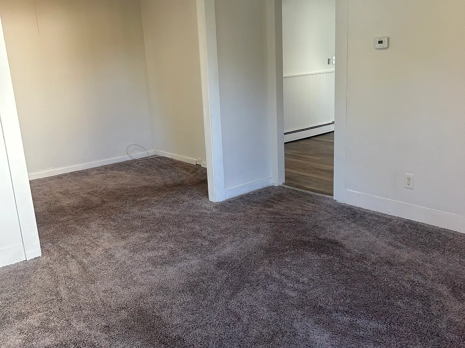 5 bed, 2.0 bath, 2376 sqft, $1,900 — Photo 4