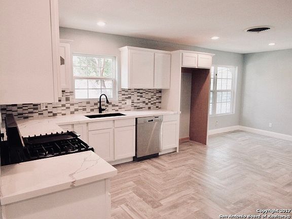 5th image of 411 Beverly Dr