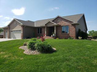 2104 Rainbow Rd, Grand Island, NE 68801
