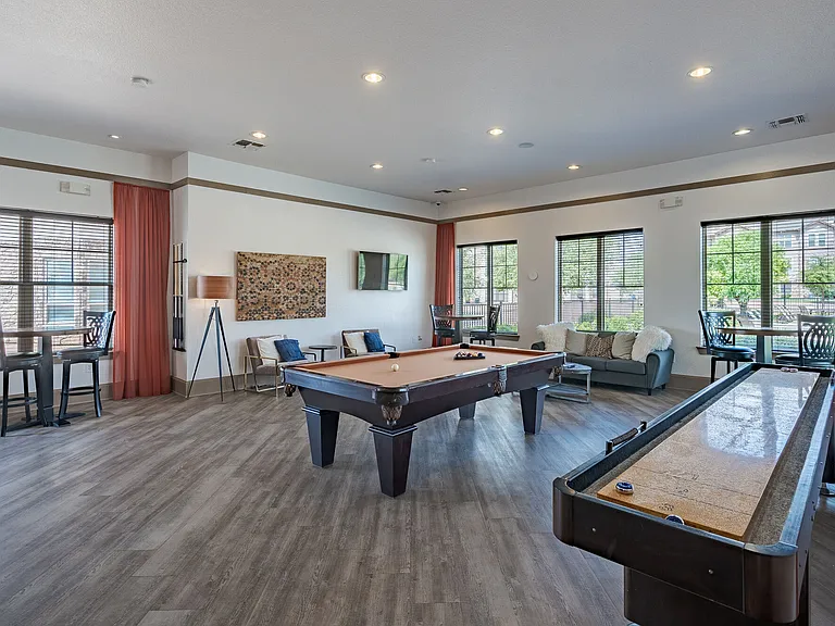 Tradewinds Apartments — Photo 8