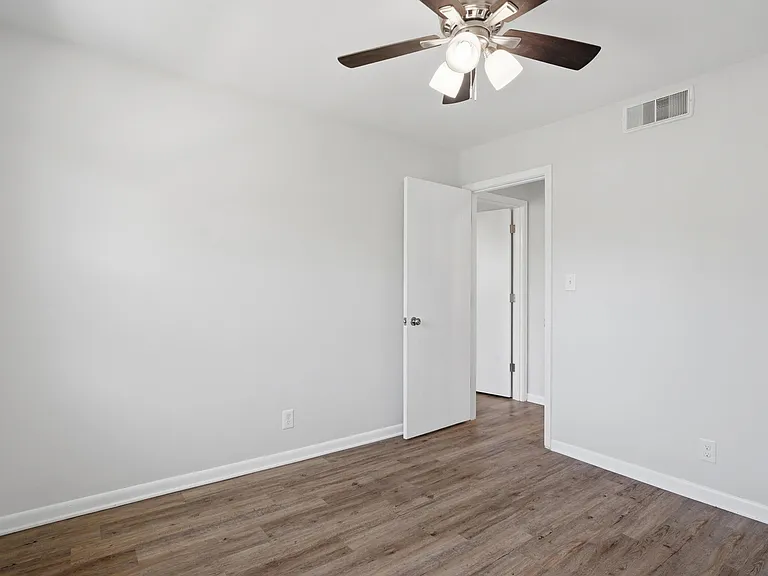 405 Brewer Dr #B — Photo 19