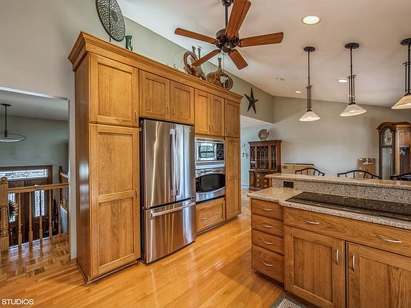 5th image of 907 E Schirra Dr
