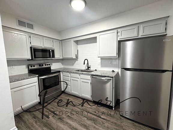 3rd image of 201A NE Dogwood St