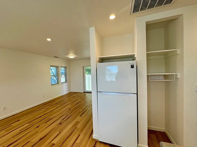 3431A Humphrey Ave — Photo 5