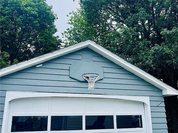 3rd image of 223 Clover Ridge Dr
