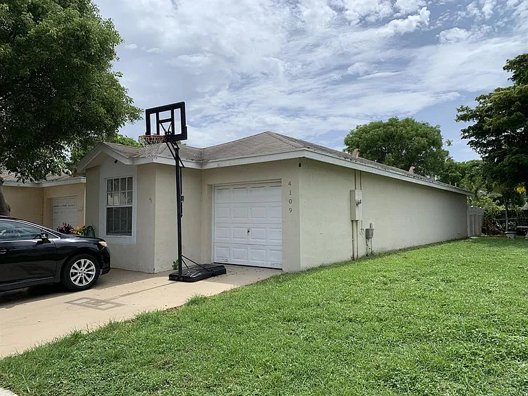4109 Eastridge Cir — Photo 1