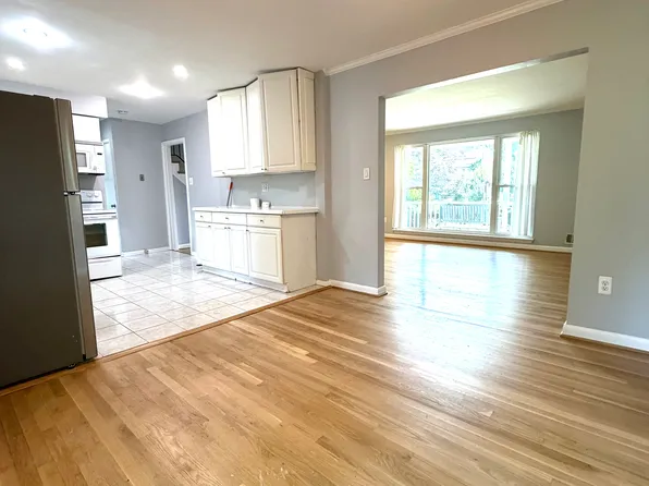 5809 Greenlawn Dr, Bethesda, MD 20814