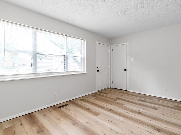 5th image of 127 Cady Dr