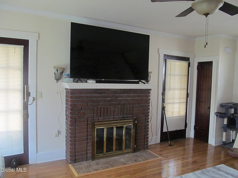 4th image of 1103 Earl Avenue
