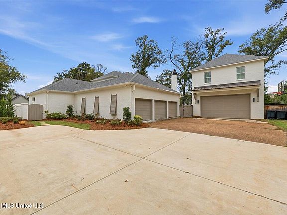 3rd image of 101 Saddle Creek Cv