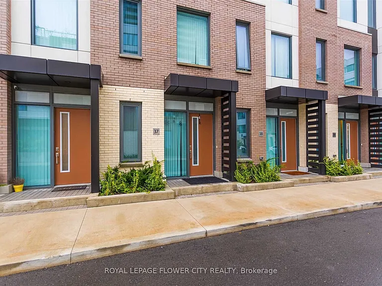 1050 Portage Pkwy W #Townhouse 37 — Photo 4