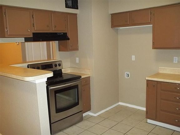 5th image of 209 Briar Creek Dr