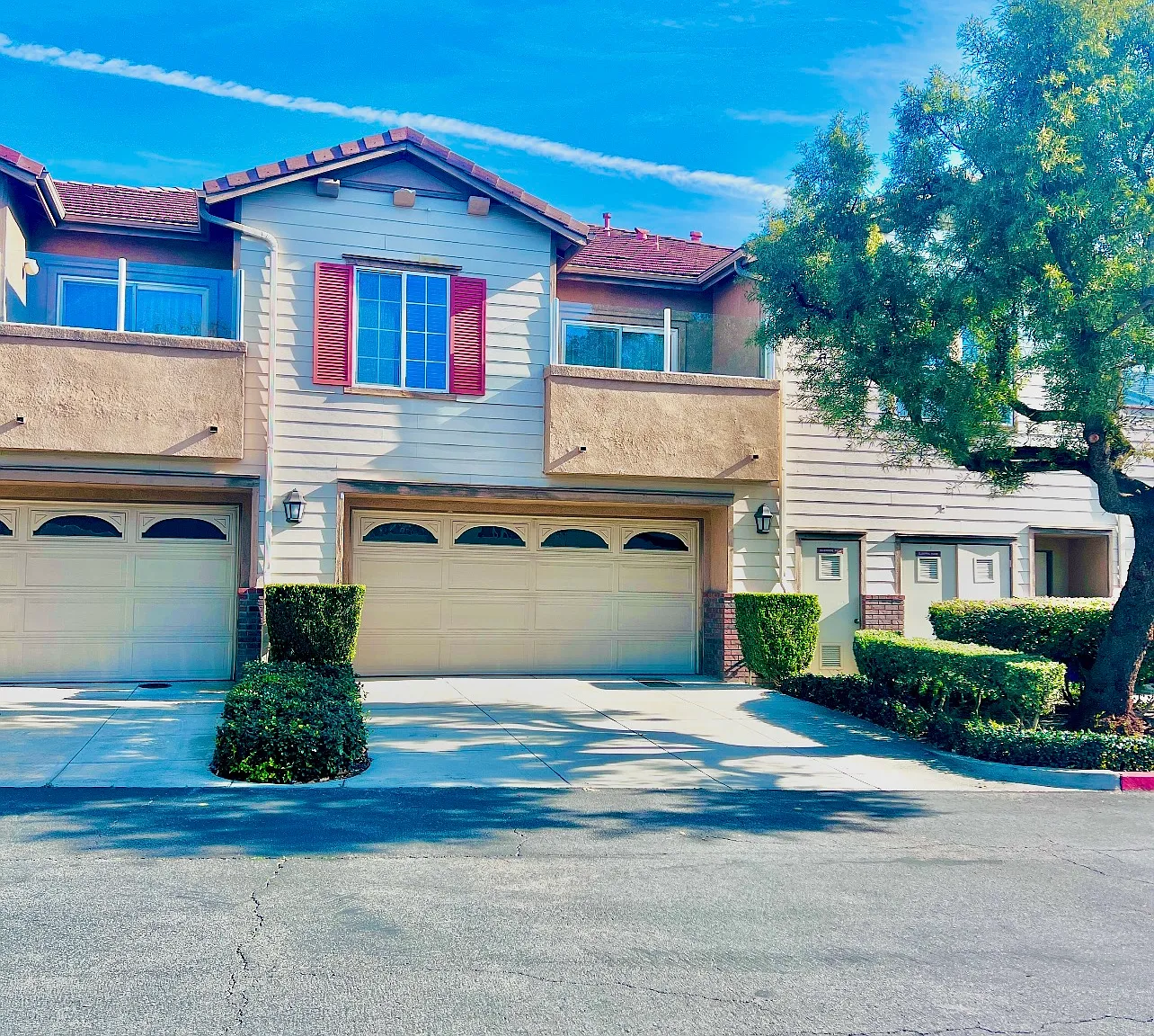 3 bed, 2.5 bath, 1696 sqft, $3,100 — Photo 1