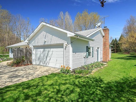 2nd image of 8073 Meadow Run