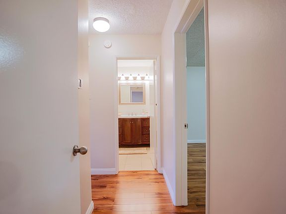 4th image of 320 W Bennett Ave APT C