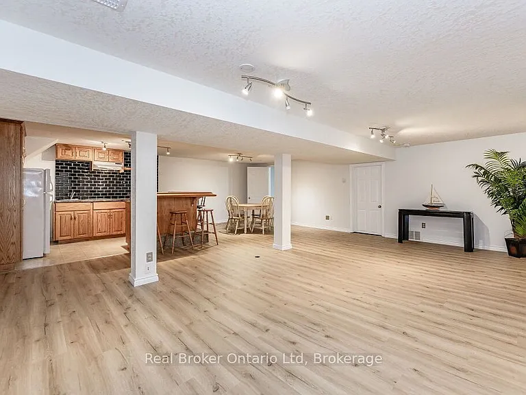 195 Edinburgh Rd S #LOWER — Photo 6