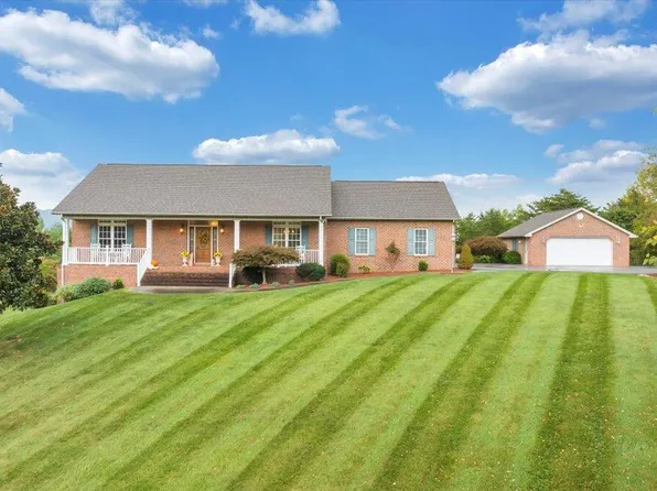 165 White Tail Dr, Roanoke, VA 24012