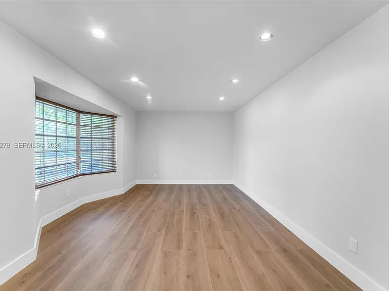 9121 Ridgeland Dr — Photo 5