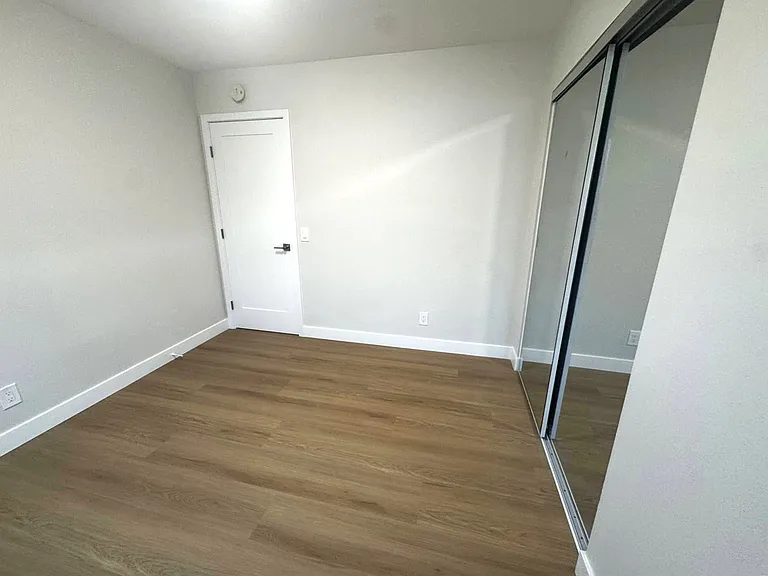 4950 Hancock St — Photo 12
